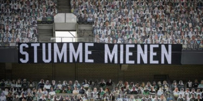 Bundesliga Ditemani Penonton Stadion dari Kardus thumbnail